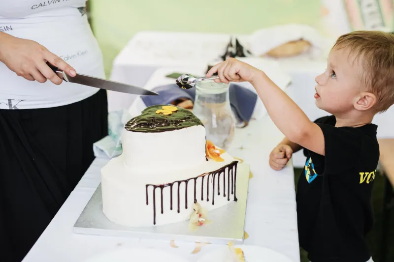 Nobody Talks About This Part: The Surprisingly Tricky Art of Cutting a Beautiful Cake