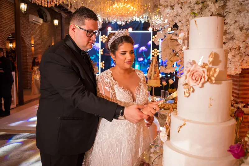 What's Actually Inside a Premium Wedding Cake (And Why Bakers Guard It Like Gold)