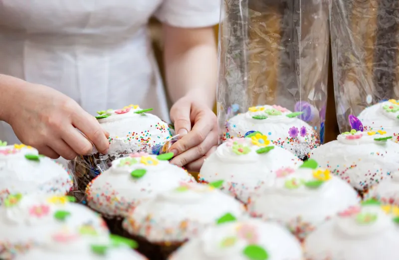 When the Decoration Is Also the Dessert: How Edible Cake Toppers Finally Got Delicious